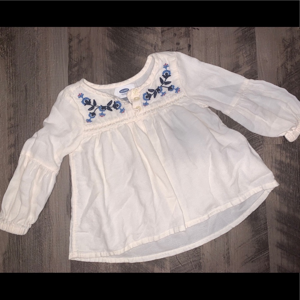 🎃Old Navy - off white embroidered detail